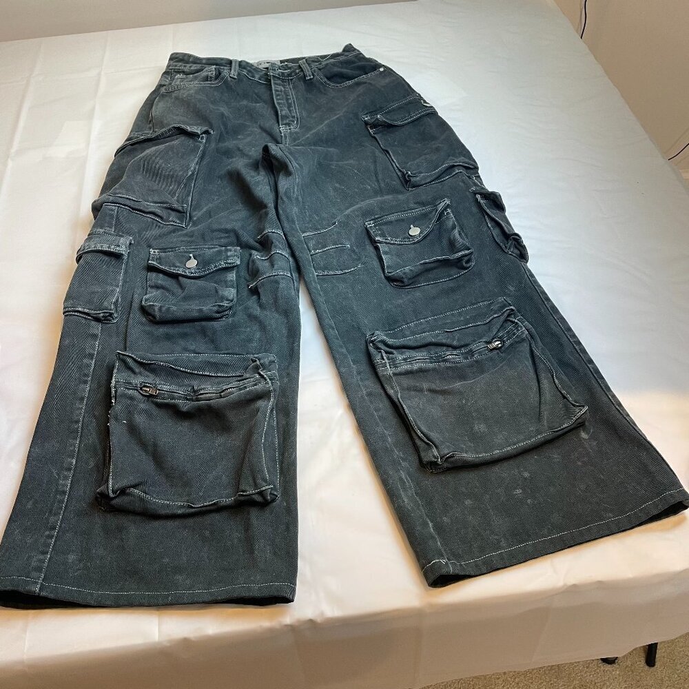 Fashion Nova High rise Green Cargo Jeans Size 9